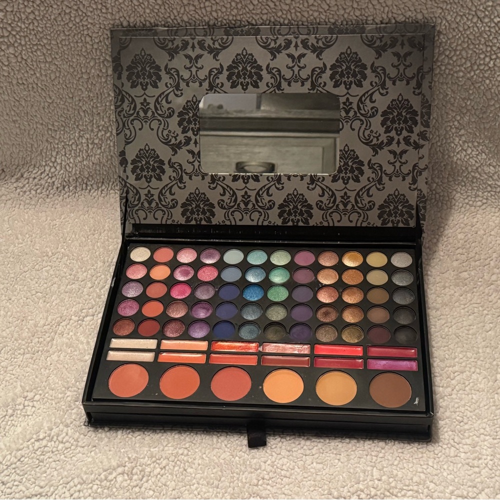 Profusion Cosmetics Vibrant Eyeshadow and Lip Palette